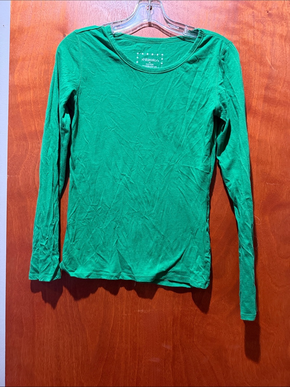 Xhilaration Women’s Solid Green Long Sleeve Scoop Neck Tee